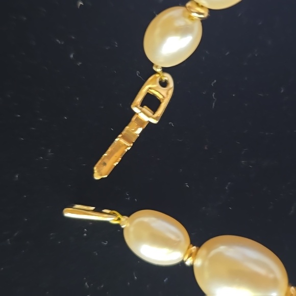 Napier Ivory Pearl Colored  Necklace - Picture 12 of 13